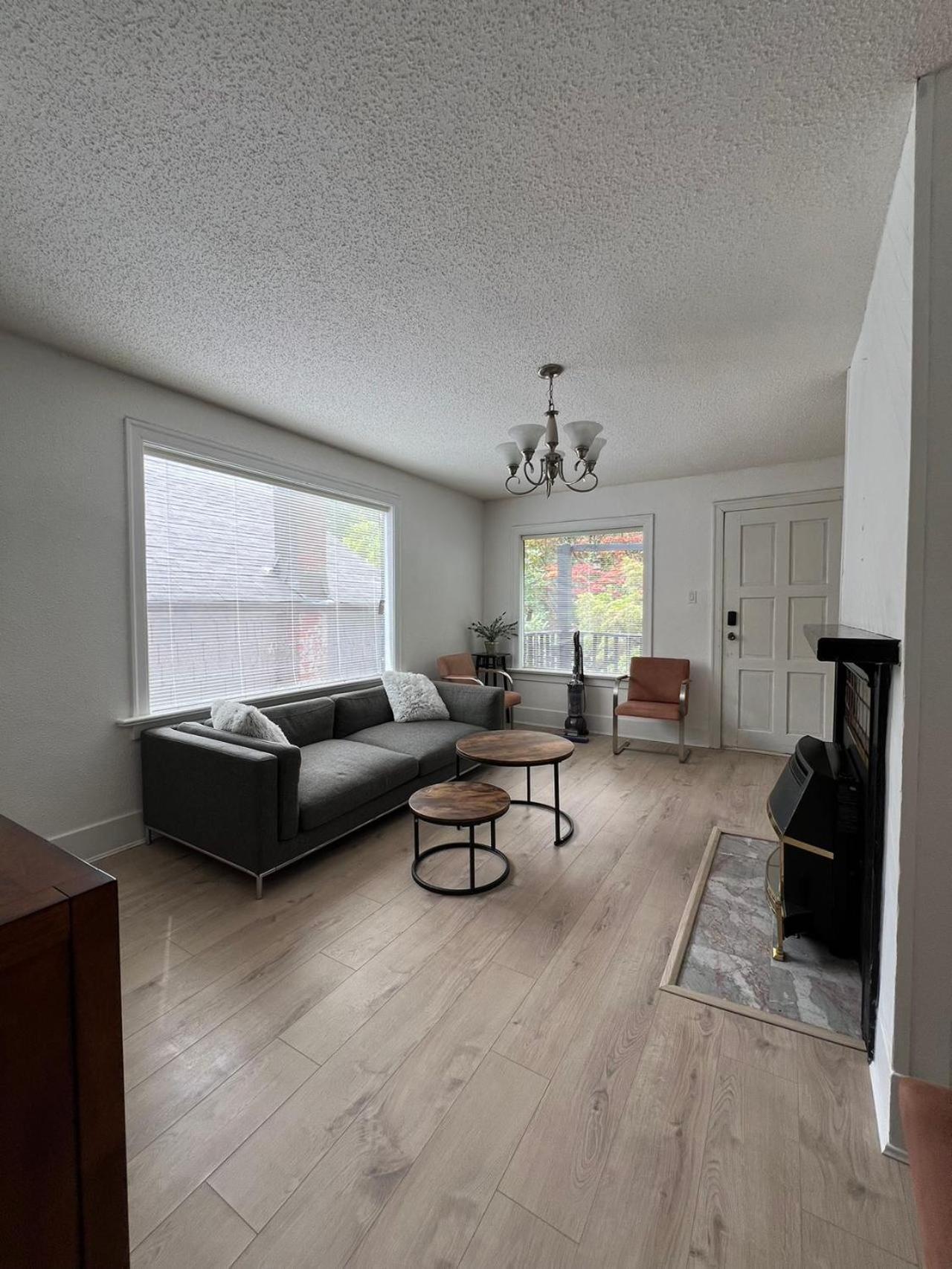 Larch House In Vancouver West Exterior photo
